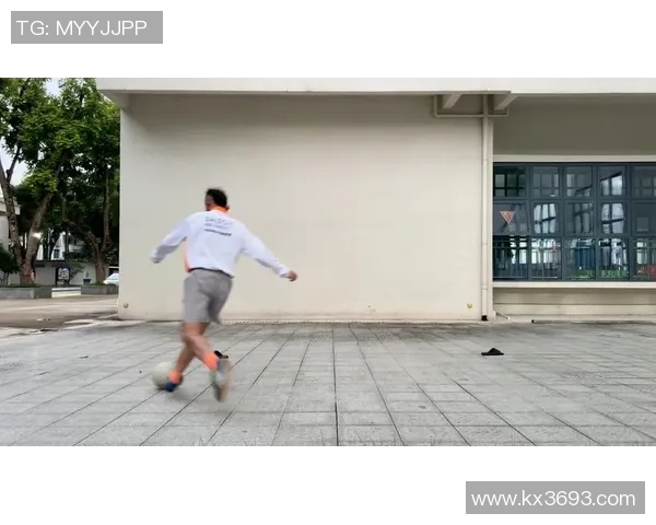 足球巨星训练日常揭秘：从早晨热身到技巧磨炼全程记录